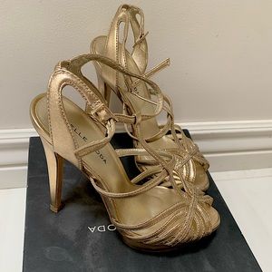Pelle Moda Gold Leather Platform Heels Sz 5
